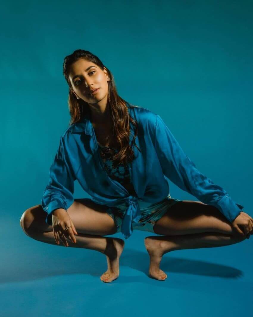 nikita dutta latest yoga poses viral on internet 1658825216120